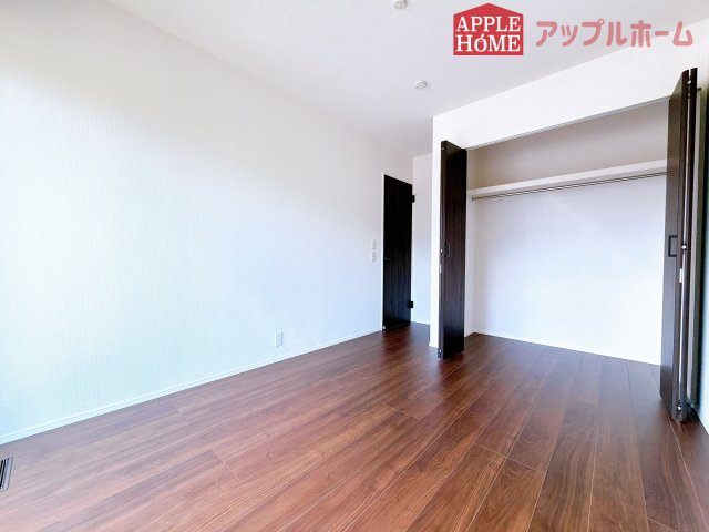 [新築住宅] 鶴ヶ島市中新田 第1期 全3棟の洋室|居室は全室収納あり！たっぷりある収納活用でお部屋もキレイを保てます♪