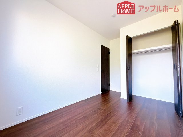 [新築住宅] 鶴ヶ島市中新田 第1期 全3棟の洋室|居室は全室収納あり！たっぷりある収納活用でお部屋もキレイを保てます♪