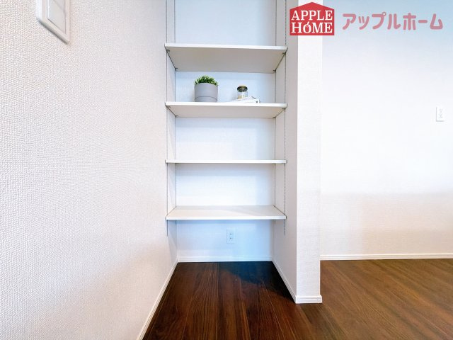 [新築住宅] 鶴ヶ島市中新田 第1期 全3棟の収納|キッチン横に収納棚あります♪