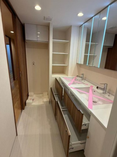 レクセルマンション北千住の洗面所|ドキドキの新生活も、安心してスタート。ぴったりの住まいを見つけませんか？クランディアが一緒に住まい選びをサポートします‼　まずは、お気軽にお問合せください　＃クランディア