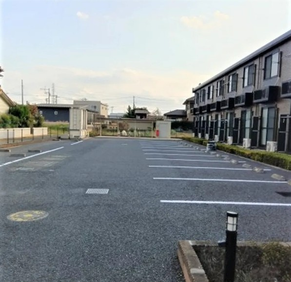 レオパレスグリーンパークの駐車場
