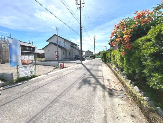 クワイエ　一宮市杉山第1　全2区画分譲の前面道路含む現地写真|「現地（2026年6月9日）撮影」　
■前面道路　
■ヤマダ不動産　株式会社リライフ