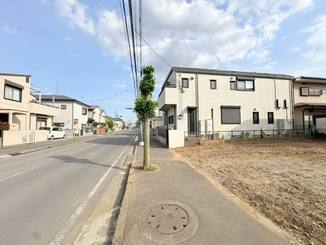 川越市霞ケ関北6丁目　建築条件なし売地　東武東上線『霞ヶ関駅』徒歩18分　【霞ヶ関北小学区】の前面道路含む現地写真