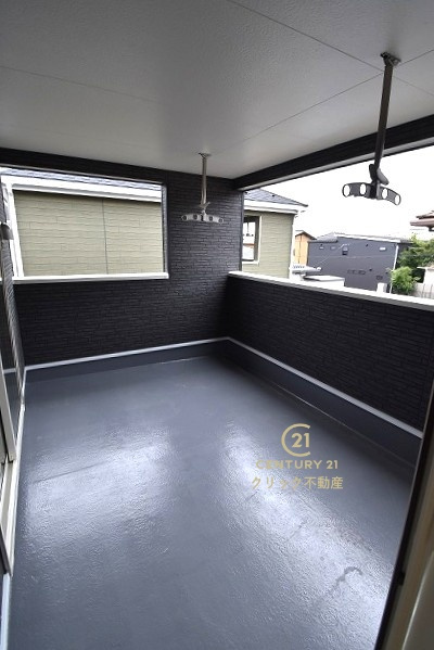 Cradlegarden　 水戸市平須町　第8　4のバルコニー|インナーバルコニーは洗濯物外干し派の強い味方！天気が変わりやすい季節の外出も安心です。外出が難しい日に出るだけでも気分転換になる、嬉しいスペースです。