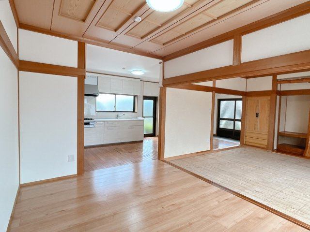 曽於市末吉町上町３丁目の中古一戸建の居間・リビング
