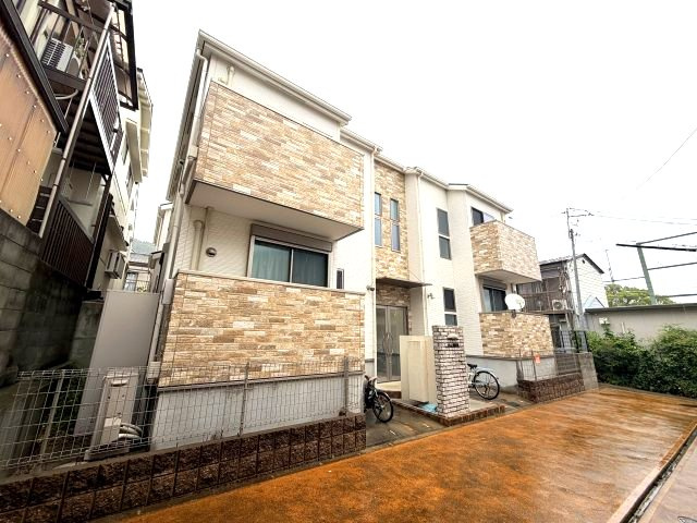 アリシア畑原通の外観