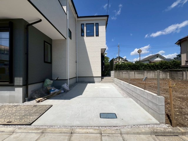 【駐車場】 | 練馬区南大泉４丁目　新築戸建て | お車の出し入れがしやすい、ゆとりある駐車スペースを設置