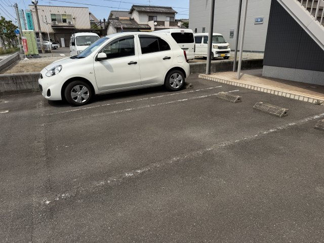 ディアス新栄の駐車場