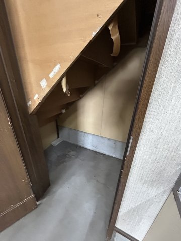 牛久町　6号沿い　店舗・事務所の収納|階段下収納
