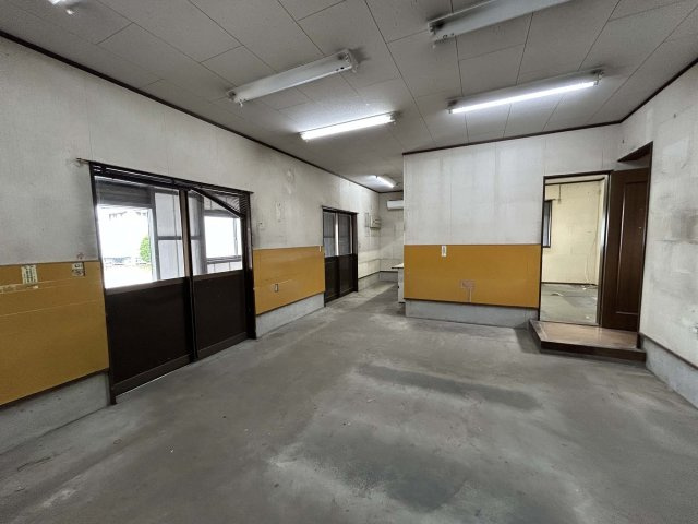 牛久町　6号沿い　店舗・事務所の内装|内装