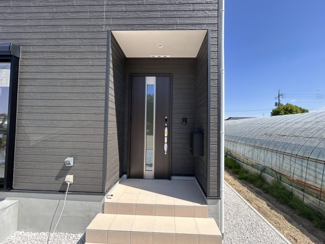田島　新築戸建ての玄関
