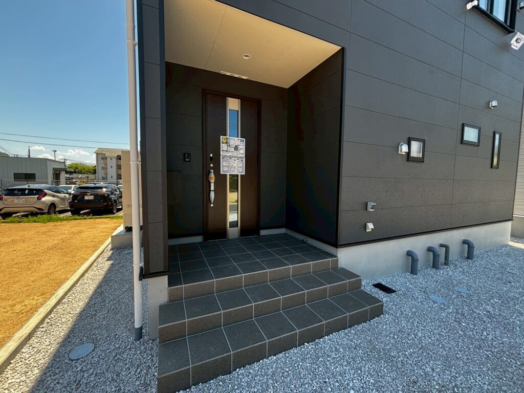 田島　第二　①号棟　新築戸建ての玄関