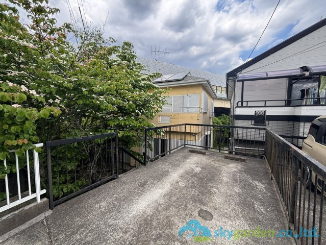 秦野市南矢名　中古戸建の駐車場