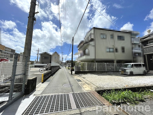高知市 桜井町2丁目 中古戸建ての前面道路含む現地写真