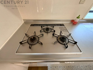 多数の調理器具を同時に使用でき、料理の効率化が可能。省エネで節約になり、様々な料理スタイルに適応できます。また、火力調整が独立しており、手入れや掃除もしやすく、今よりもっとお料理が楽しくなるかも。