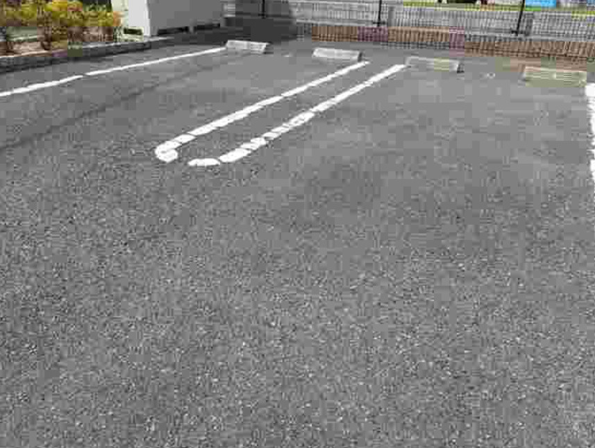 ソレアード　トーレの駐車場