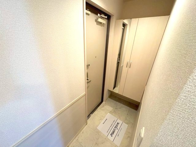 グロリアハイツはびきのA棟の玄関
