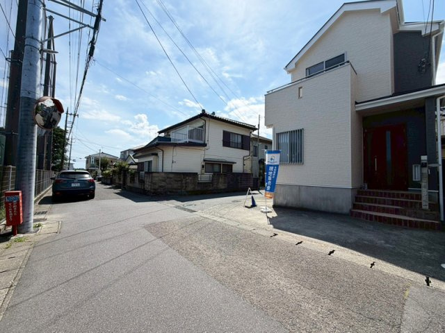 中古戸建　藤沢市打戻の前面道路含む現地写真