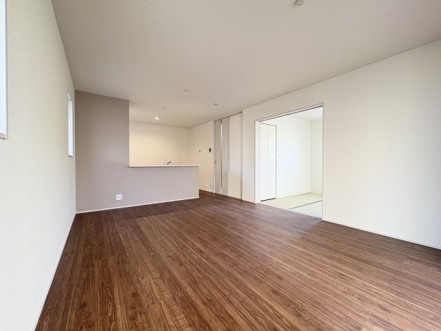 八潮市八潮7丁目　新築戸建　全5棟　4号棟の居間・リビング|同施工会社の参考写真になります。