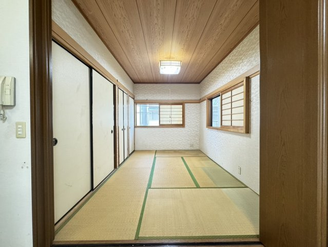 下河原通2丁目戸建の和室|フローリングだけでなく、和室もあります