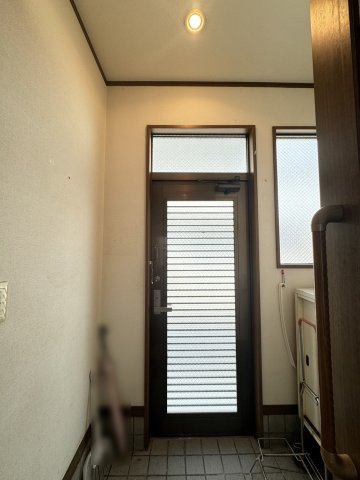 下河原通2丁目戸建の玄関|シンプルで使いやすい玄関です