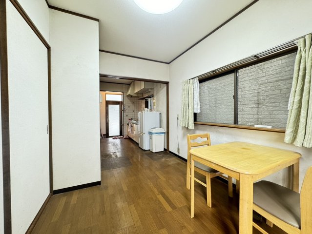 下河原通2丁目戸建の居間・リビング|ゆったり過ごせるリビングです