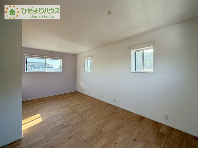 【洋室】 | 桜川市真壁町下谷貝　中古戸建 | 窓が多く、明るい空間を演出してくれます(*^^*)