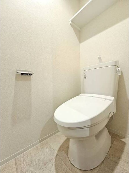 ディアレイシャス名古屋大須通のトイレ|落ち着いた色調のトイレです