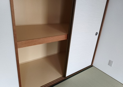 【収納】 | ジョイフルハイツⅡ南林間 | デザイン性を重視しすぎて収納が少なかった！なんてことにならないため、事前に現地で収納の数を確認しておくことをお勧めします。クローゼット以外にも床下収納や屋根裏収納、パントリーなどもチェックしましょう。
