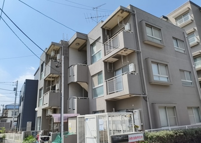 【構造・工法・仕様】 | ジョイフルハイツⅡ南林間 | ＲＣ造、Reinforced Concreteは直訳すると補強されたコンクリートです。主に柱や梁・床・壁が鉄筋とコンクリートで構成おり、鉄筋を組んだ型枠にコンクリートを流し込んで固めたものを指します。