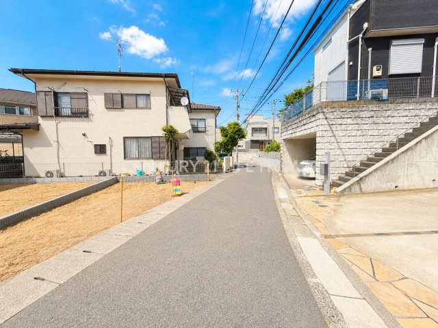【前面道路含む現地写真】 | ＪＲ横浜線「小机」新築戸建 | 前面道路含む現地写真です