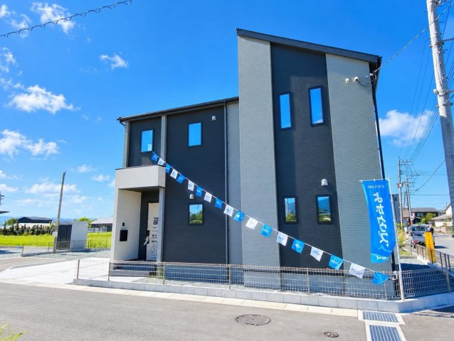 よかタウン／西区中島町5期／１１号棟の前面道路含む現地写真