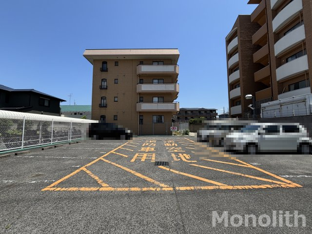マンションミワⅠの駐車場