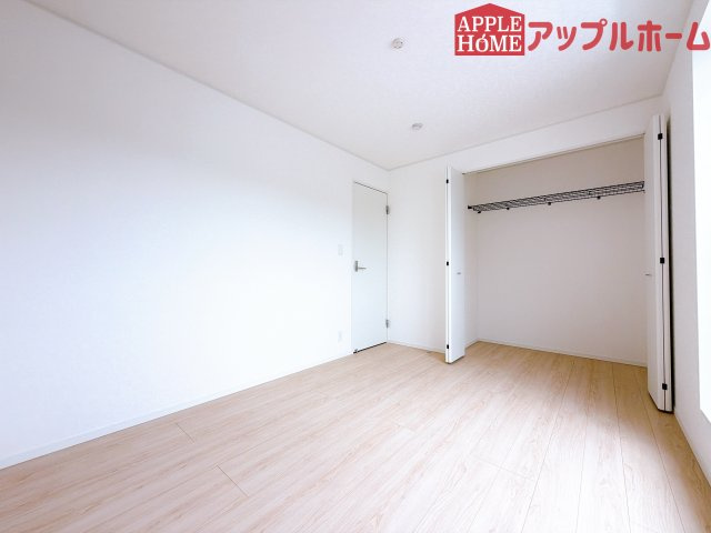 [新築住宅] 鶴ヶ島市富士見 第1 全1棟の洋室|２階居室は全室収納あり！たっぷりある収納活用でお部屋もキレイを保てます♪