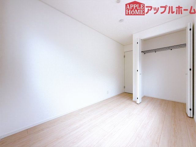 [新築住宅] 鶴ヶ島市富士見 第1 全1棟の洋室|２階居室は全室収納あり！たっぷりある収納活用でお部屋もキレイを保てます♪