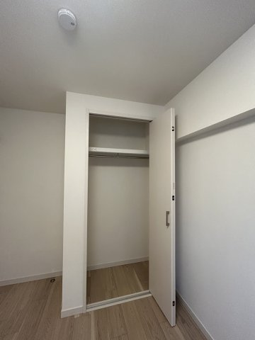 ファミール本郷の収納|ウォークインクローゼットです