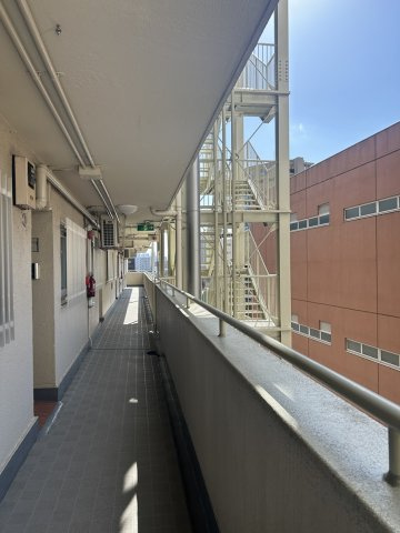 ファミール本郷のその他共用部分|通路です