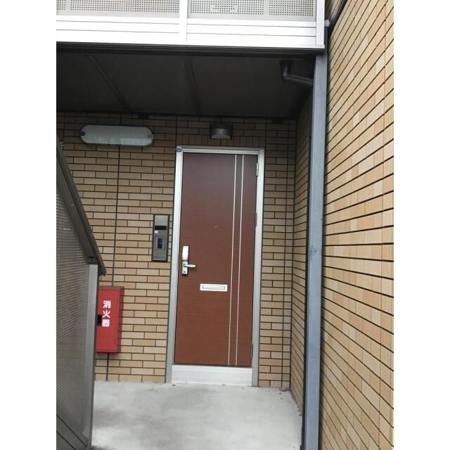 レトアＡ棟の玄関