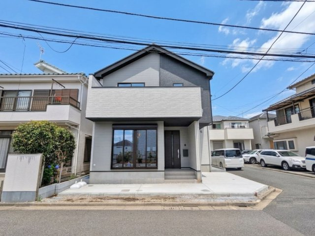 練馬区西大泉5丁目 限定1棟の前面道路含む現地写真|南約5ｍ公道×東約4.5ｍ道路に面する
「東南角地」の「整形地」
～光と風を享受する快適な立地～
商業施設も近く毎日のお買い物も快適です