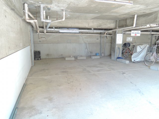 中井マンションの駐車場
