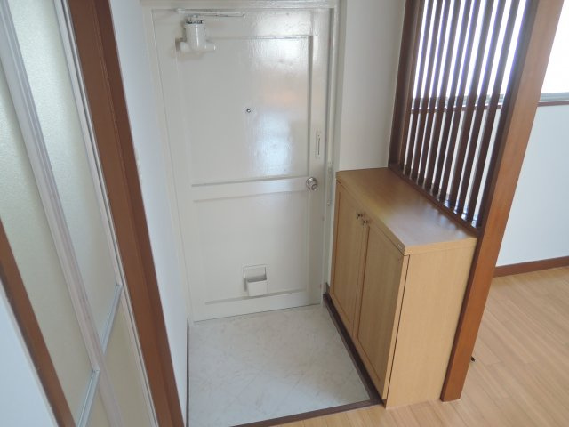 中井マンションの玄関