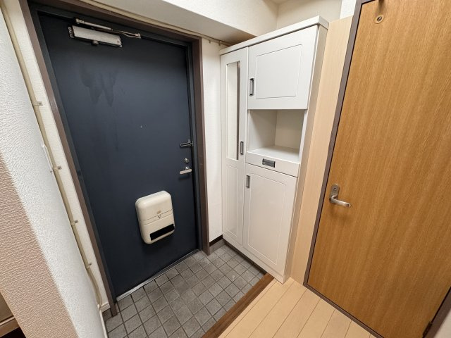 オリエンタル小倉南弐番館の玄関