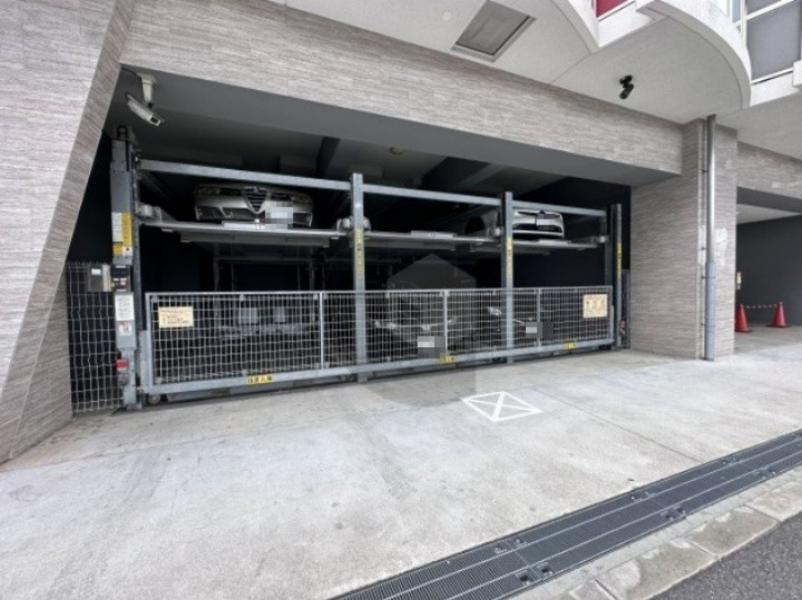 TLRレジデンス高井田の駐車場