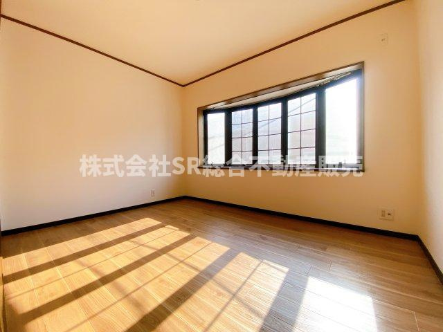 川田1丁目中古戸建の洋室|陽当たりがとても良く明るいお部屋です♪
