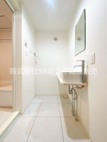川田1丁目中古戸建の脱衣所|室内洗濯機置場もあり清潔感のある脱衣場です♪