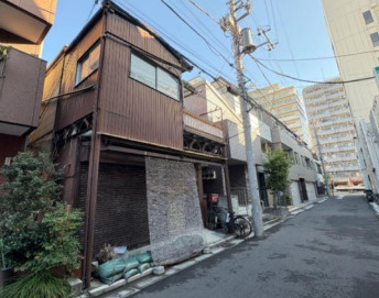 墨田区横川３丁目の売地の前面道路含む現地写真