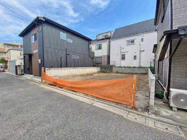 板橋区徳丸6丁目 限定1区画の前面道路含む現地写真|東武東上線「東武練馬」駅徒歩13分
　三田線「高島平」も徒歩圏内
大小の公園が点在する緑豊かな住環境
自然豊かな赤塚公園まで750ｍ
生活しやすい住環境です
