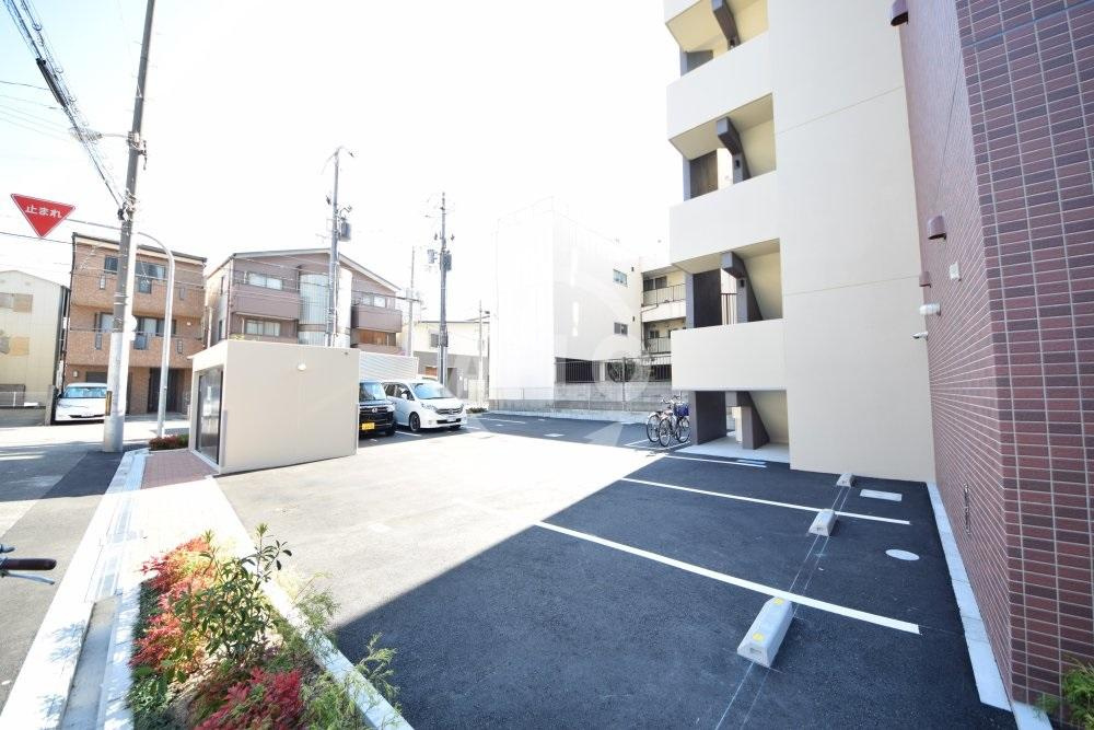 ドミール丸好　三軒家東小学校区の駐車場|ドミール丸好　駐車場