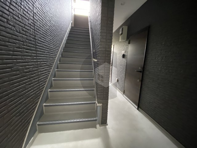 グロースコート花園本町1のロビー