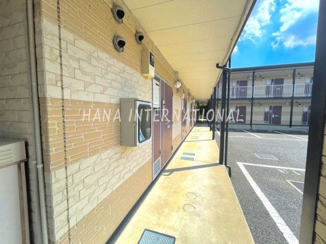 鎌ケ谷市富岡３丁目のアパートのエントランス